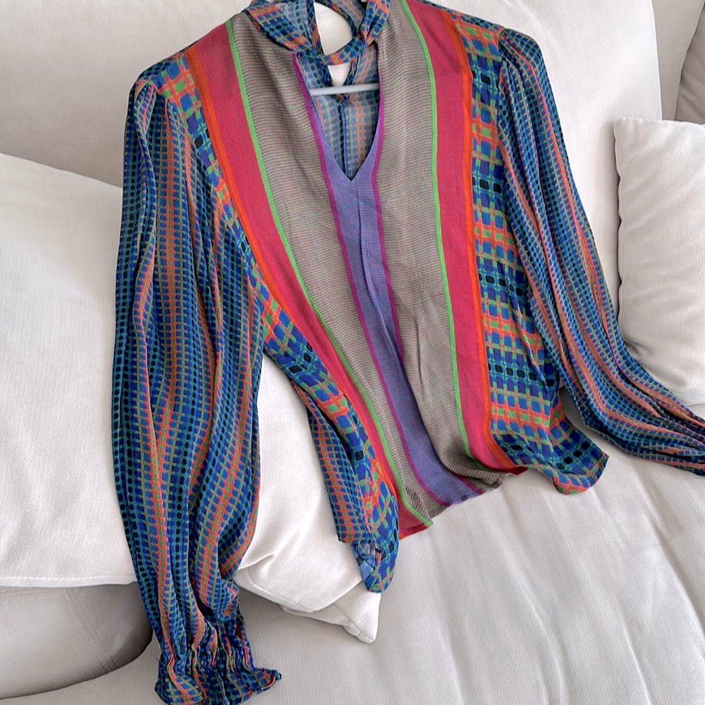 Beautiful blouse, V-neck, elastic and sleeves, a rainbow, a beautiful colors, XS